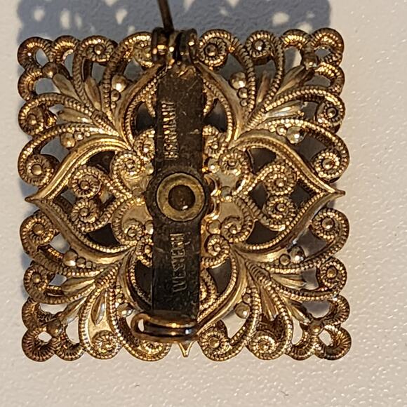 Vintage West Germany Cameo Brooch Gold Tone Filigree Petite Square Frame - Picture 5 of 5